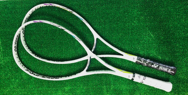 【美品】 ボルトレイジ 8s ソフトテニス ラケット ヨネックス 黒 5 7 白グリップ440
