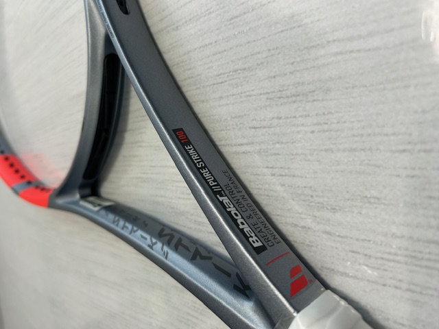 新品 バボラ テニスラケット ピュアストライク98 メタリックグレー 2025年 Babolat バボラ 硬式テニスラケット PURE STRIKE 98 18/20 2025